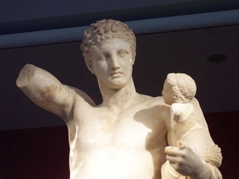 hermes di prassitele|Praxiteles .